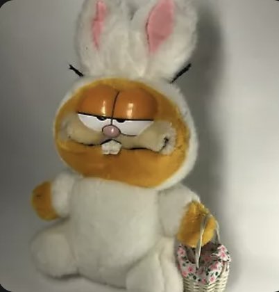 Having an anxiety attack rn and looking at vintage Garfield plushies to calm down here are my fave so far