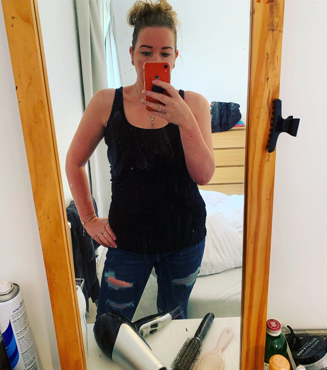 First time in a longgggg time in jeans! 6st 2lbs down #weightloss #sinnyjeans #proudofmyself #6stdown #1sttogo #86lbsdown