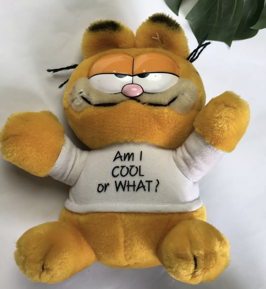 Having an anxiety attack rn and looking at vintage Garfield plushies to calm down here are my fave so far