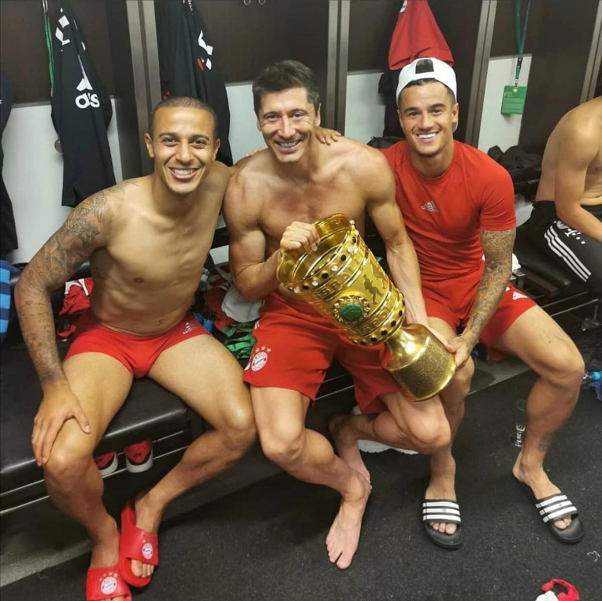FCBayern's tweet photo. 😁🏆 #20in2020 https://t.co/fjm2jJs88t
