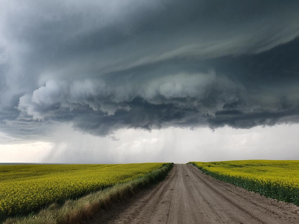 Very strong rotation on this storm southwest of Glenbain, Saskatchewan 4:04pm What an absolutely beautiful storm #SKstorm