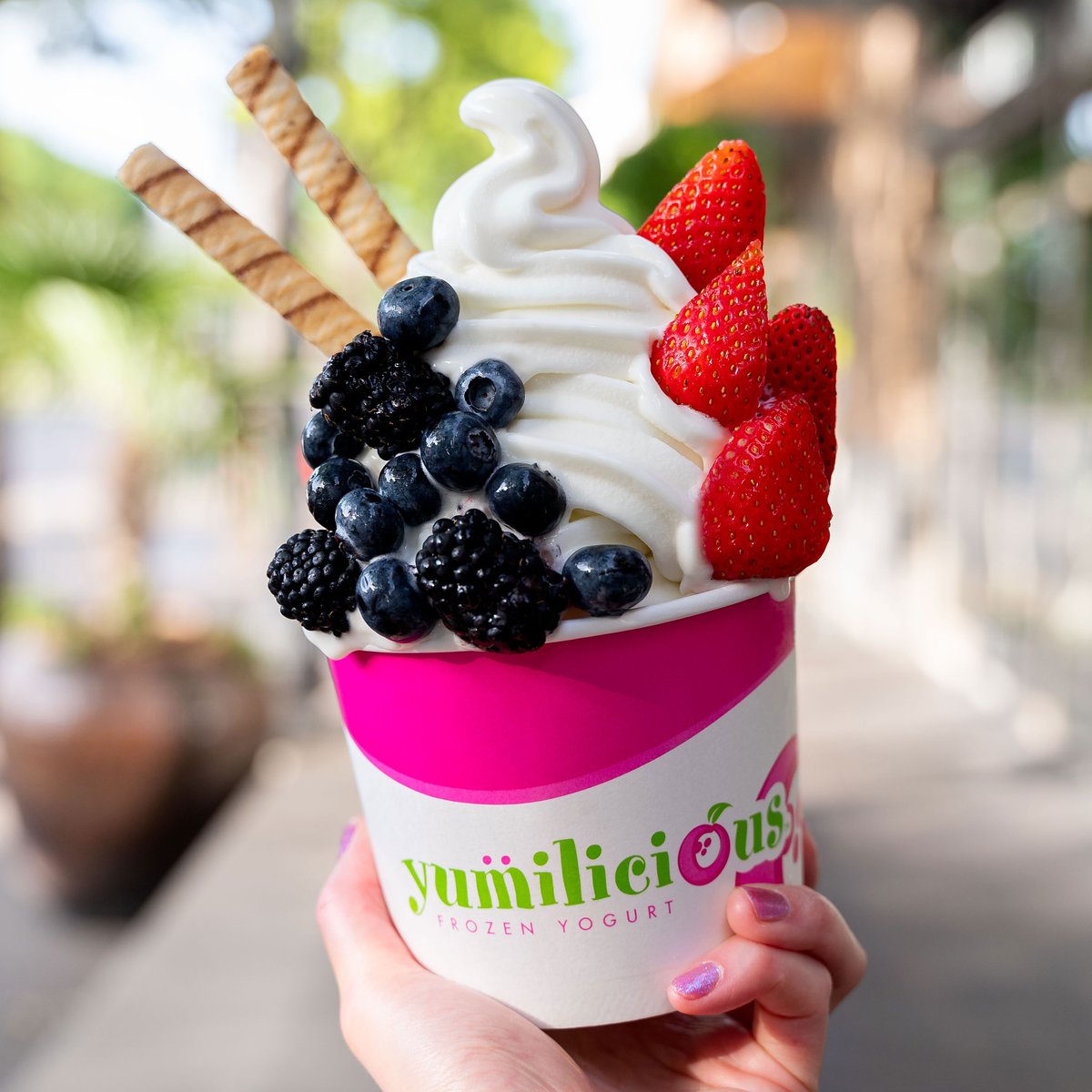 Happy 4th of July, everyone! ⁣❤🇺🇸💙 Most our lounges will be open late. Come on by for to-go or order delivery with @ubereats! 😊