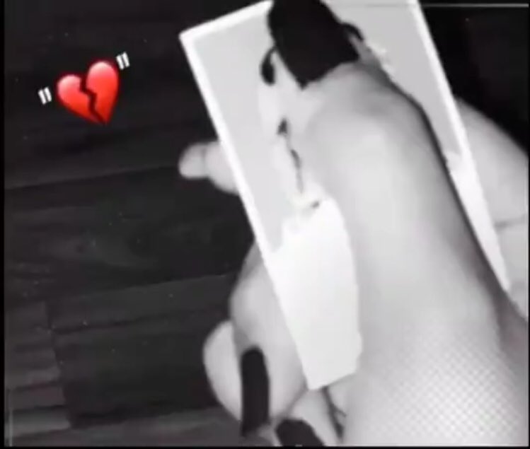 عليك من الوله ما يقصر #الطاري على ذكراك 
نسيت الغايبين اللي مضوا ولا هان نسيانك .