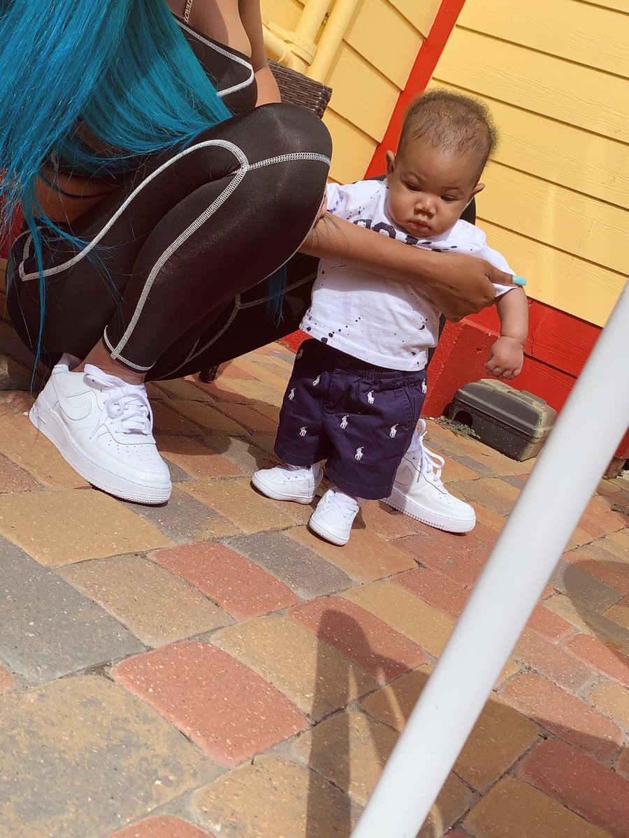 mulaiana23's tweet photo. I’m a mom , lol it’s hilarious LMFAOOO 😂💚 https://t.co/vMmEoWi7gt