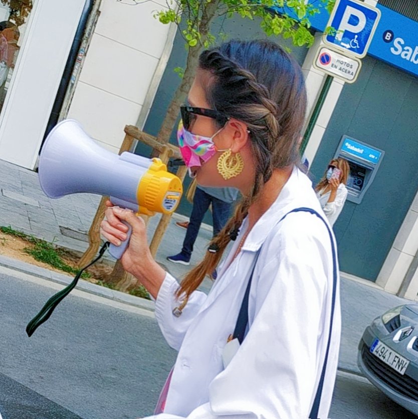 Medicilio's tweet photo. Llevamos demasiado tiempo callados. 

Ya basta.

En la unión y la presión social está el poder de negociación.

Hemos salido a las calles por primera vez.

No será la última.

No nos mires. Únete.

#MasInversionMejorSanidad
#MasInversionMenorPrecaridad
#4Julio https://t.co/92GTWCCh42