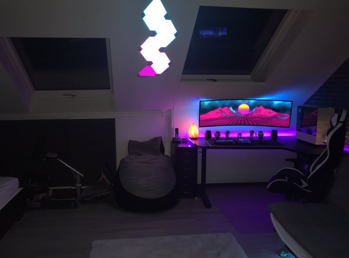 Tom01221765's tweet photo. #Trysetup 16 y.o. Gaming Setup (Ersten PC selbst gebaut und Setup komplett selbst gezahlt) Neuer Tisch kommt bald๐คซ https://t.co/n6zu5KC6qk