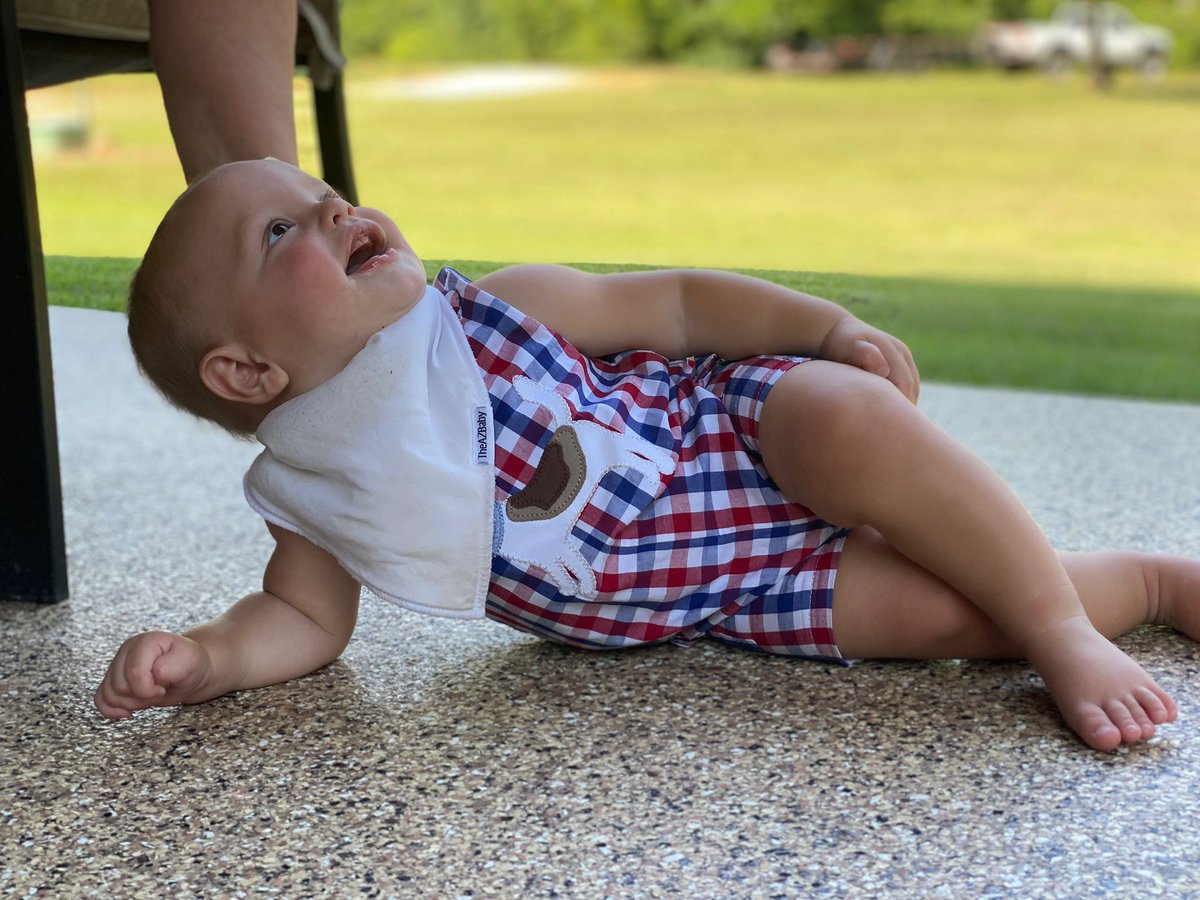 jaimeg95's tweet photo. He for real thinks he’s a little model https://t.co/phrnYTyr5j