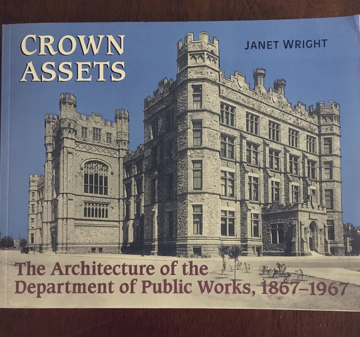 mariecblais's tweet photo. Great find from @BMVBooksAnnex in Toronto! Will add to my summer leisure reading. @PSPC_SPAC @NCC_CCN @ParksCanada #buildingnerd https://t.co/gT1hHfQw1c