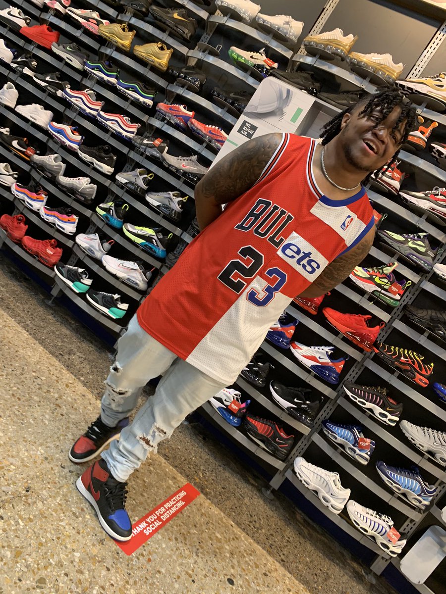 Pusha_Deezy's tweet photo. Lemme bring you up to speed...it’s Deezy’s world.🌎 https://t.co/Di8YAkaGYv
