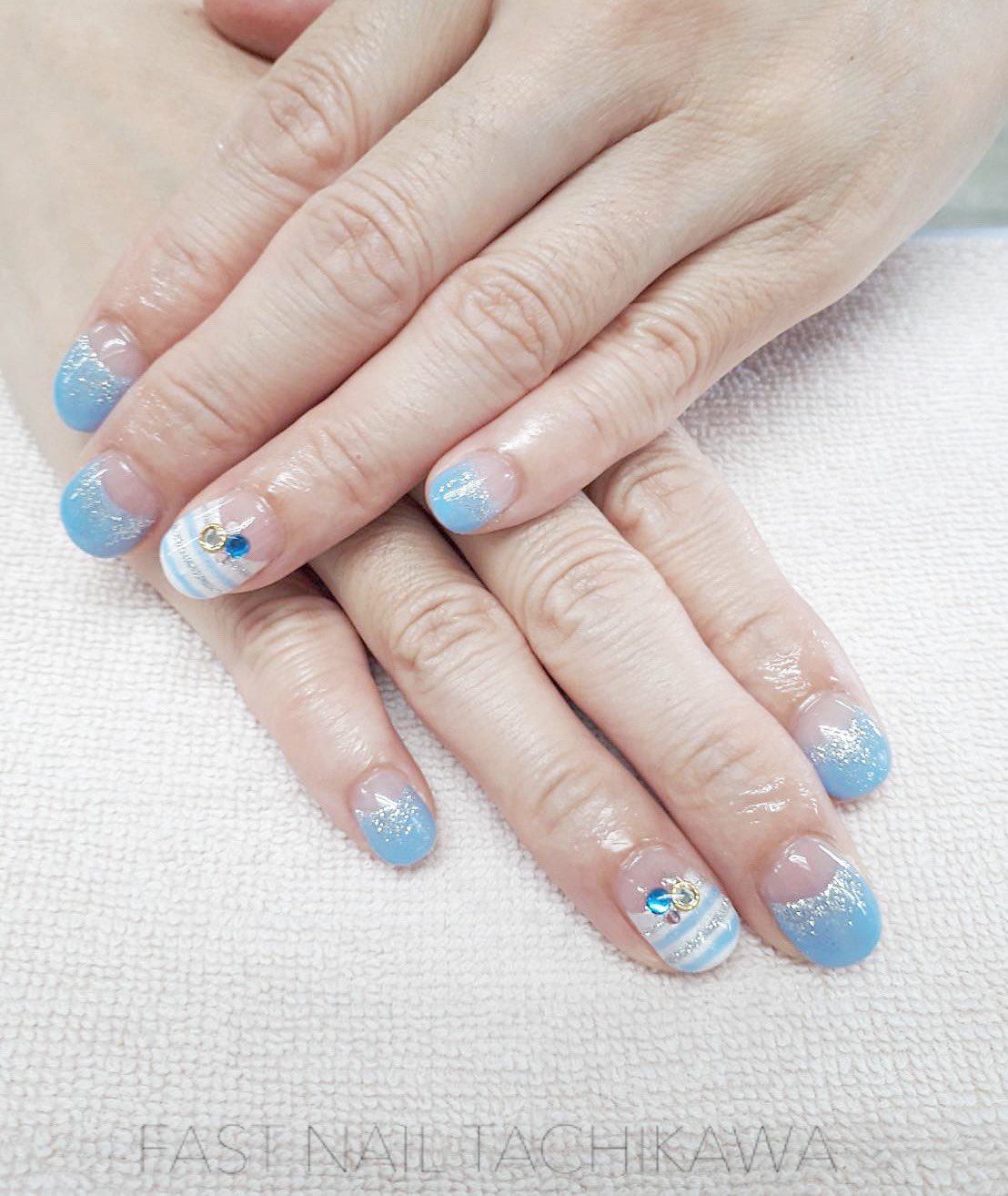 Uzivatel Fast Nail 立川店 Na Twitteru 本日のお客様ネイル 夏らしい爽やかなブルーの逆フレンチネイルです ストライプのアートが可愛らしいですね 涼しげで今の季節にぴったりです またのご来店心よりお待ち申し上げております ネイル ファストネイル 立川