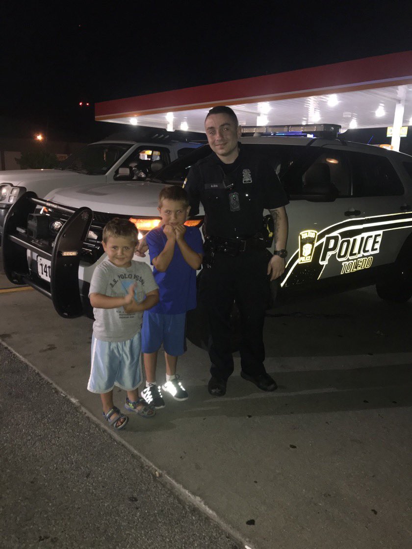 DerrickL's tweet photo. Officer responds to a call for an “intoxicated male.”

Moments later, he’s shot in the chest by that same male. 

Before his death, he grabs his mic and says, “Tell my family I love them.” 

Rest In Peace Officer Anthony Dia.

https://t.co/riGZ8dNDL0 https://t.co/uMBR1V0Iei