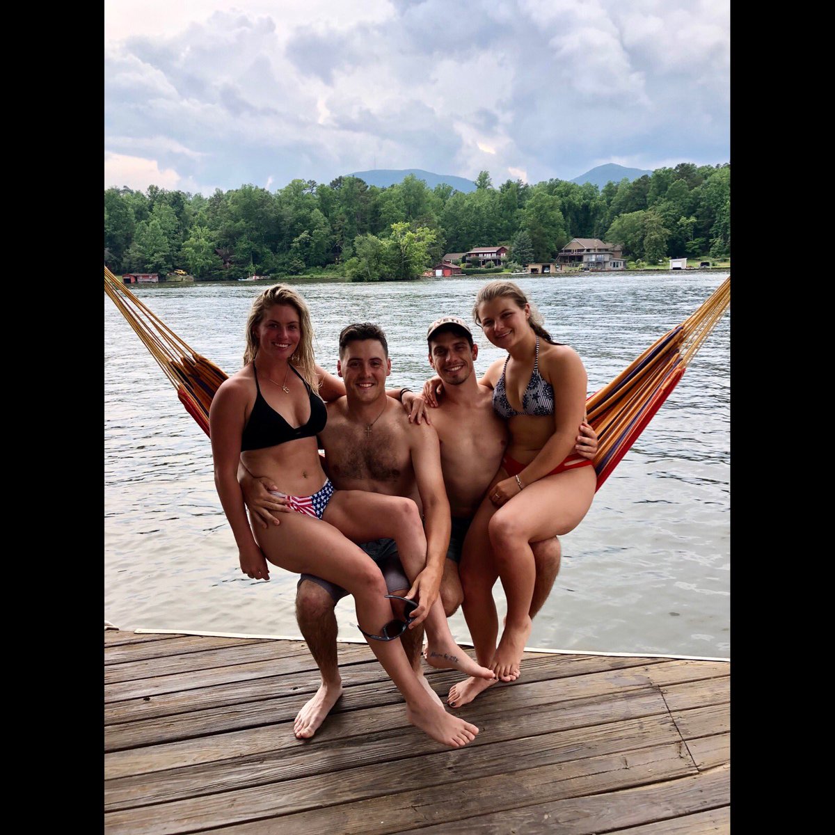 Brittniraffy95's tweet photo. 4th of July crew 🥳🥂 https://t.co/s9Z3jxim1l