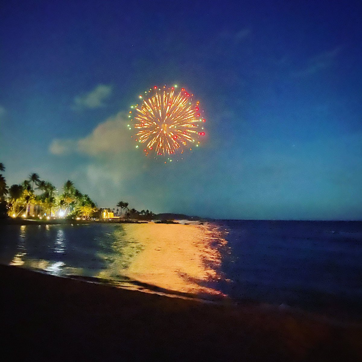 fabmomfl's tweet photo. @RitzCarlton Happy 4th of July Y’all 🇺🇸💙❤️ https://t.co/AHL1oA8oce