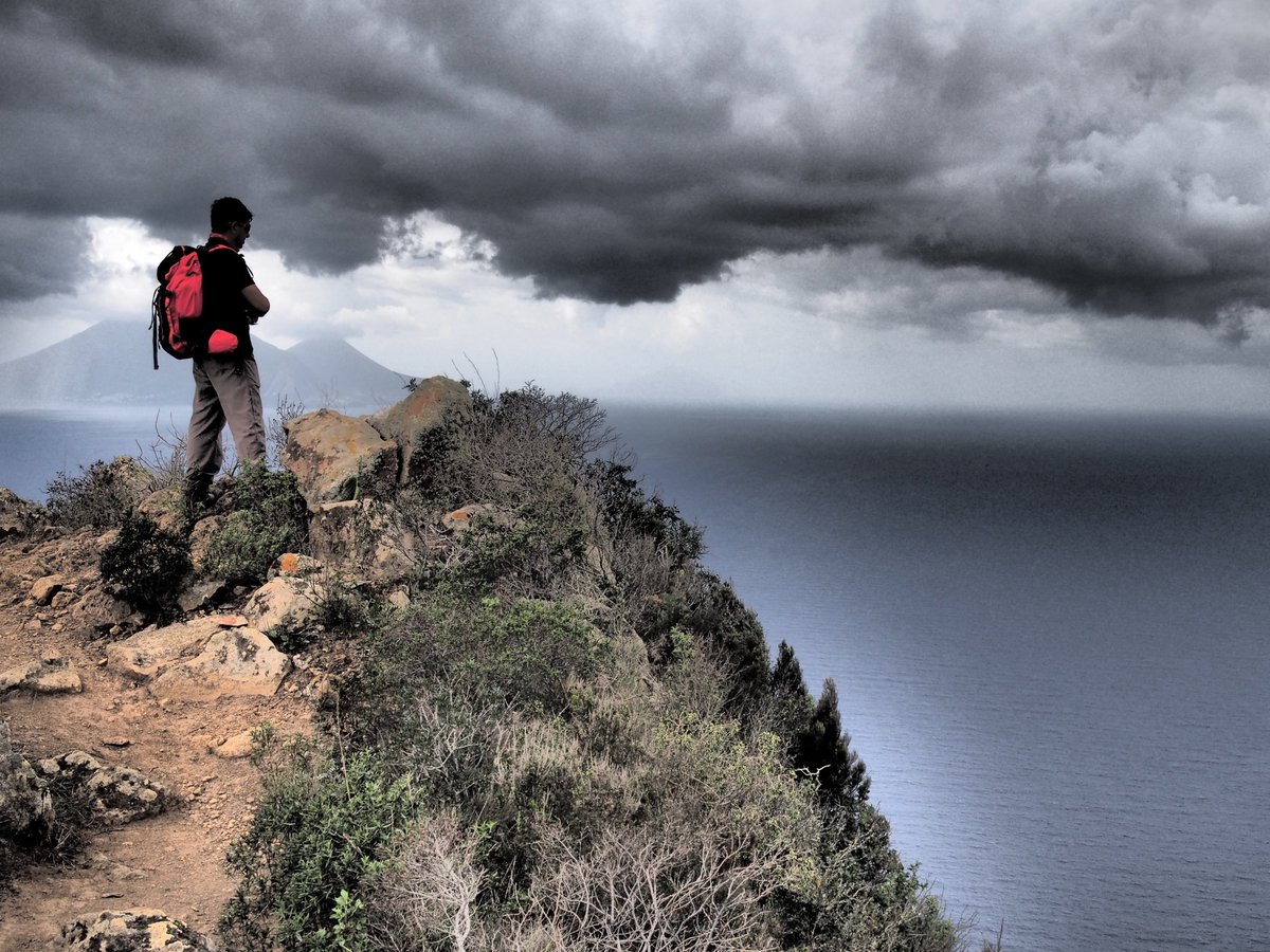 treklatitude's tweet photo. “Sognava rocce alte, spazi aperti e cielo sopra la testa. Senza, era triste.”(Cit. Mauro Corona) #amoilmiolavoro ❤️#ilovemyjob ❤️ #guidanaturalistica #trekking 🥾 #travelling 🧳#travelblogger 📱 #travelphotography 📷 #eolie #panarea 🏝️ #natura #nature 🐬 #naturelover https://t.co/k7iRdXMceL