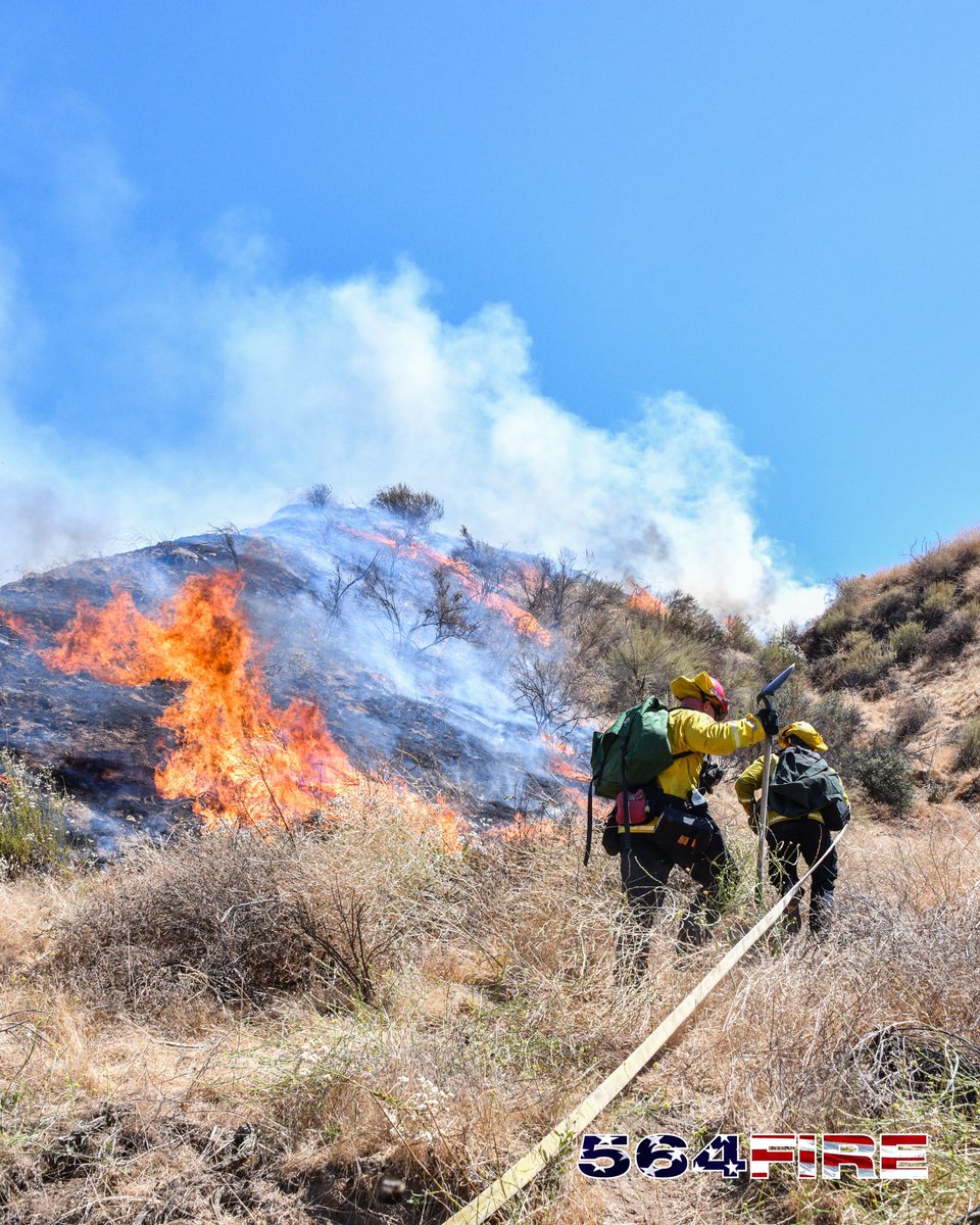 564FIREPhoto's tweet image. Reche Canyon, @CALFIRERRU FF’s working #ScottFire this afternoon.