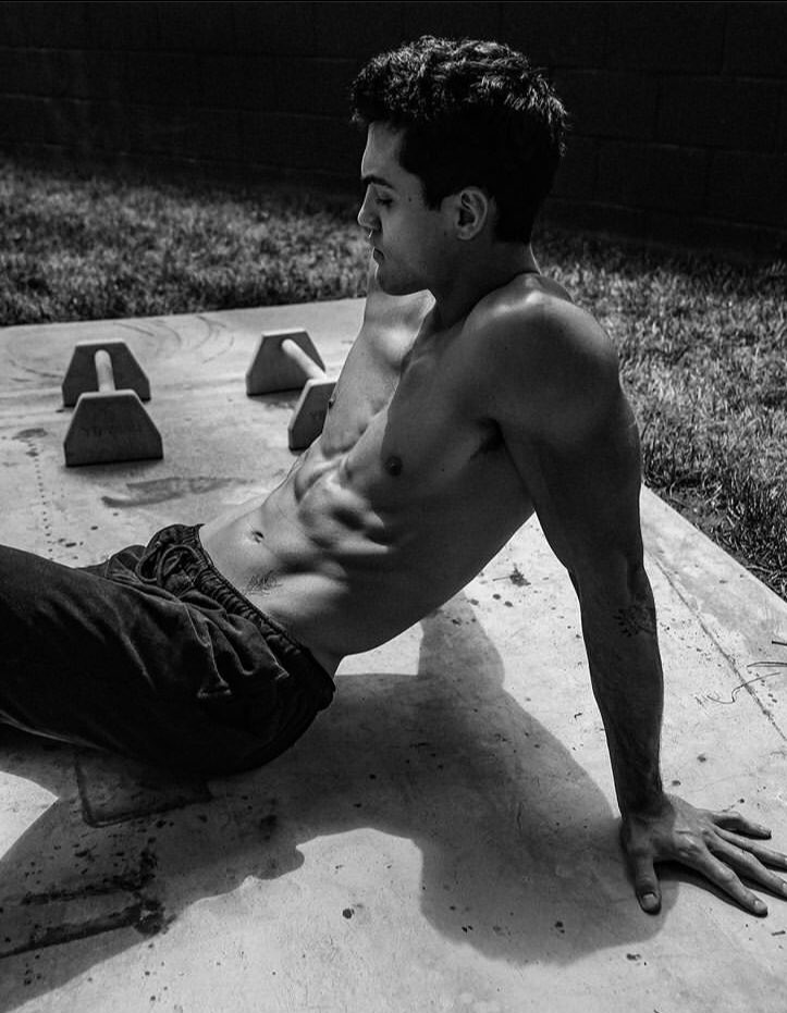 Ily_Dolan's tweet photo. HOW CAN A HUMAN BEING BE SO PERFECT, I CAN’T https://t.co/O1TWxNVSqR