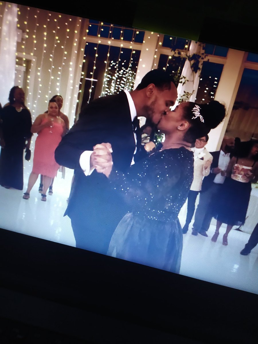 eusouelmer's tweet photo. Chorando largado com essa história linda 😍😭🖤#FinalmenteSim #SayIDo @NetflixBrasil https://t.co/Xsg6rR48uw