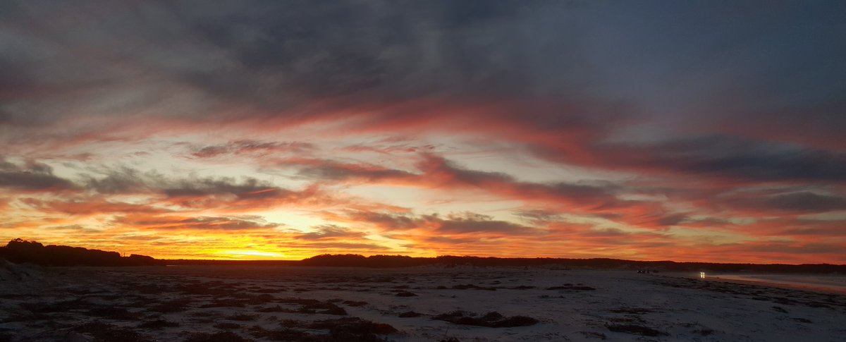 fiona_palmer's tweet photo. Wicked sunset, listening to waves rolling in. 
#bremerbay #sunset #oceanviews #wabeaches https://t.co/TcN8VNEDEL