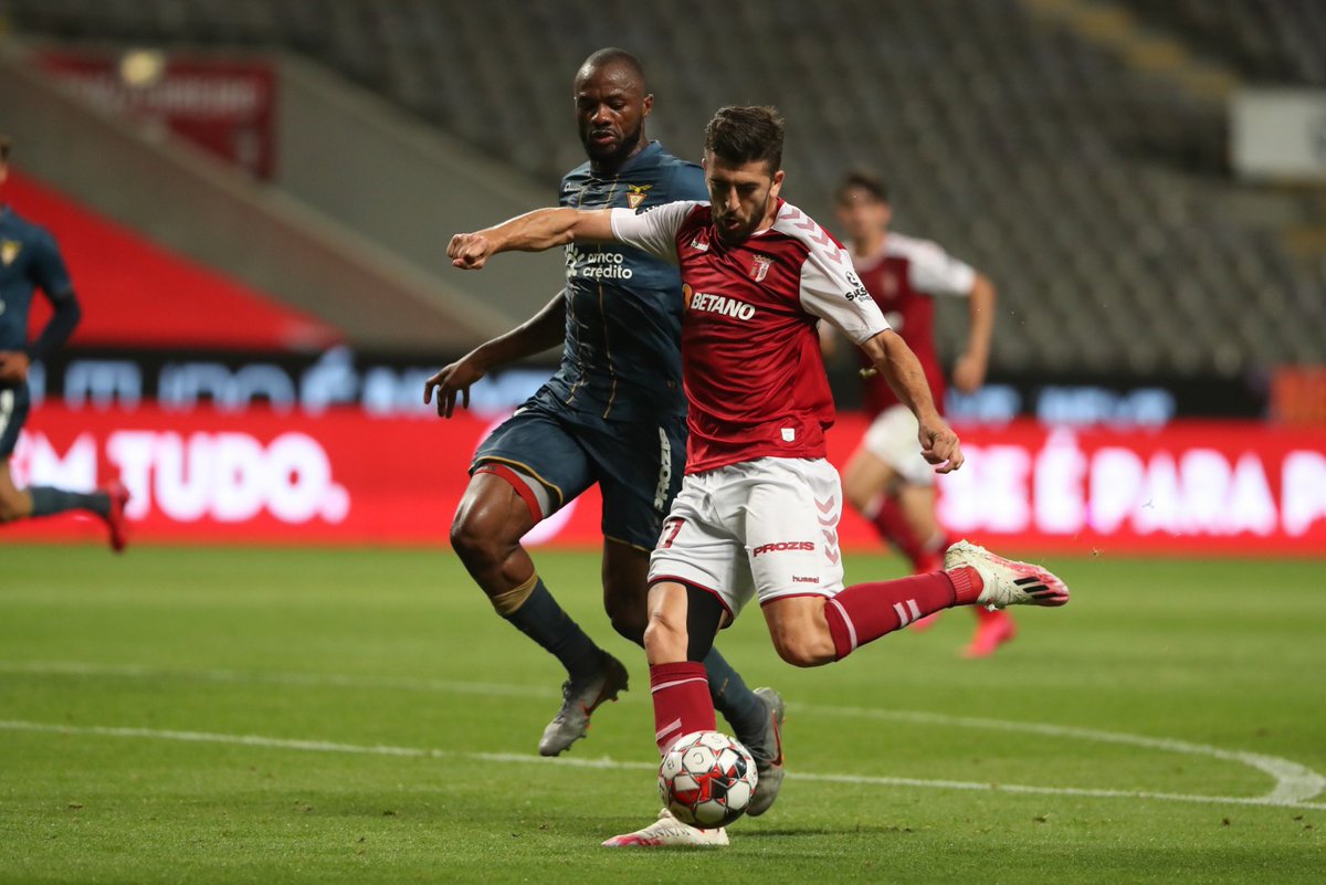 ligaportugal's tweet photo. Quatro golos na vitória bracarense sobre o CD Aves!
SC Braga 4 - 0 CD Aves
Crónica e Resumo do jogo: https://t.co/4L31HJjhBh
Homem do jogo Liga NOS: Paulinho (SC Braga)
#futebolcomtalento #LigaPortugal #LigaNOS #SCBCDA https://t.co/9UljJX2TIx
