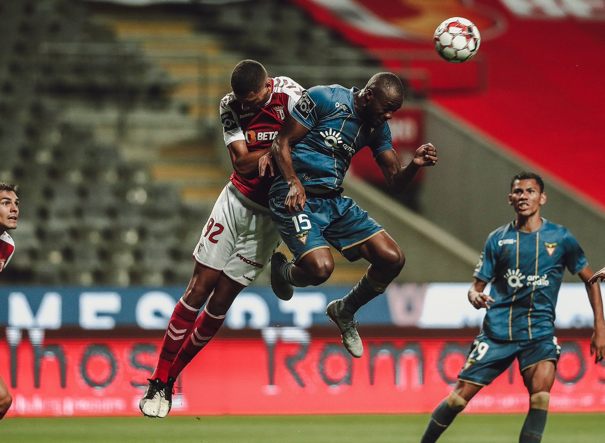 ligaportugal's tweet photo. Quatro golos na vitória bracarense sobre o CD Aves!
SC Braga 4 - 0 CD Aves
Crónica e Resumo do jogo: https://t.co/4L31HJjhBh
Homem do jogo Liga NOS: Paulinho (SC Braga)
#futebolcomtalento #LigaPortugal #LigaNOS #SCBCDA https://t.co/9UljJX2TIx
