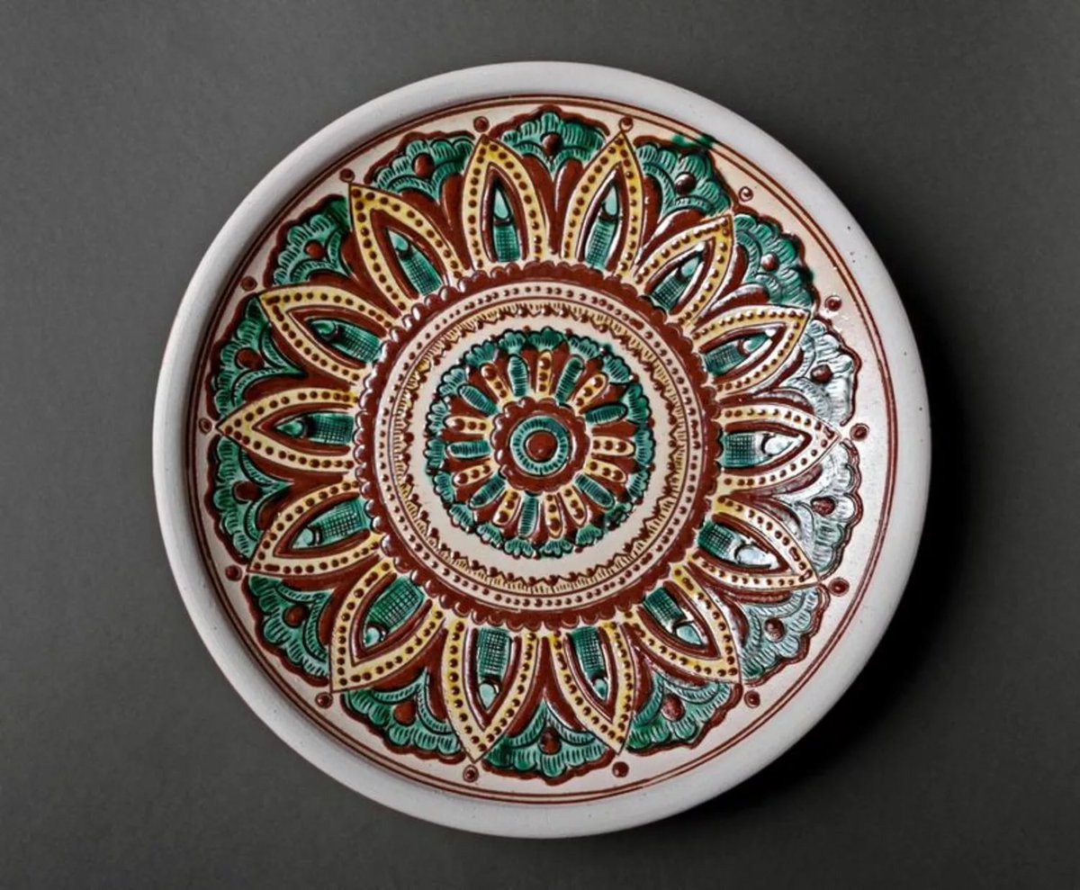 Мезем. Керамическая тарелка. Тарелка глиняная. Декоративные тарелочки керамика. Орнамент на керамике.