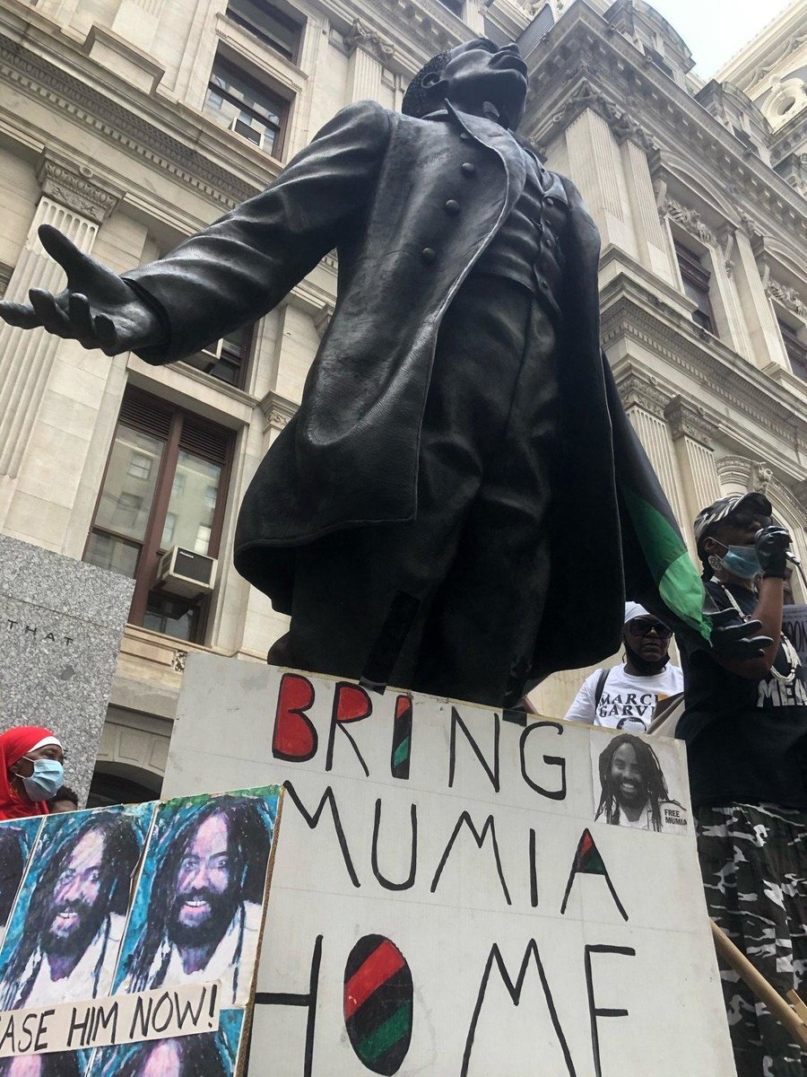 Powerful images from today's July 4th mobilization to protest police terror and #FreeMumia

Fuck an apology, give us Mumia!
#Onamove