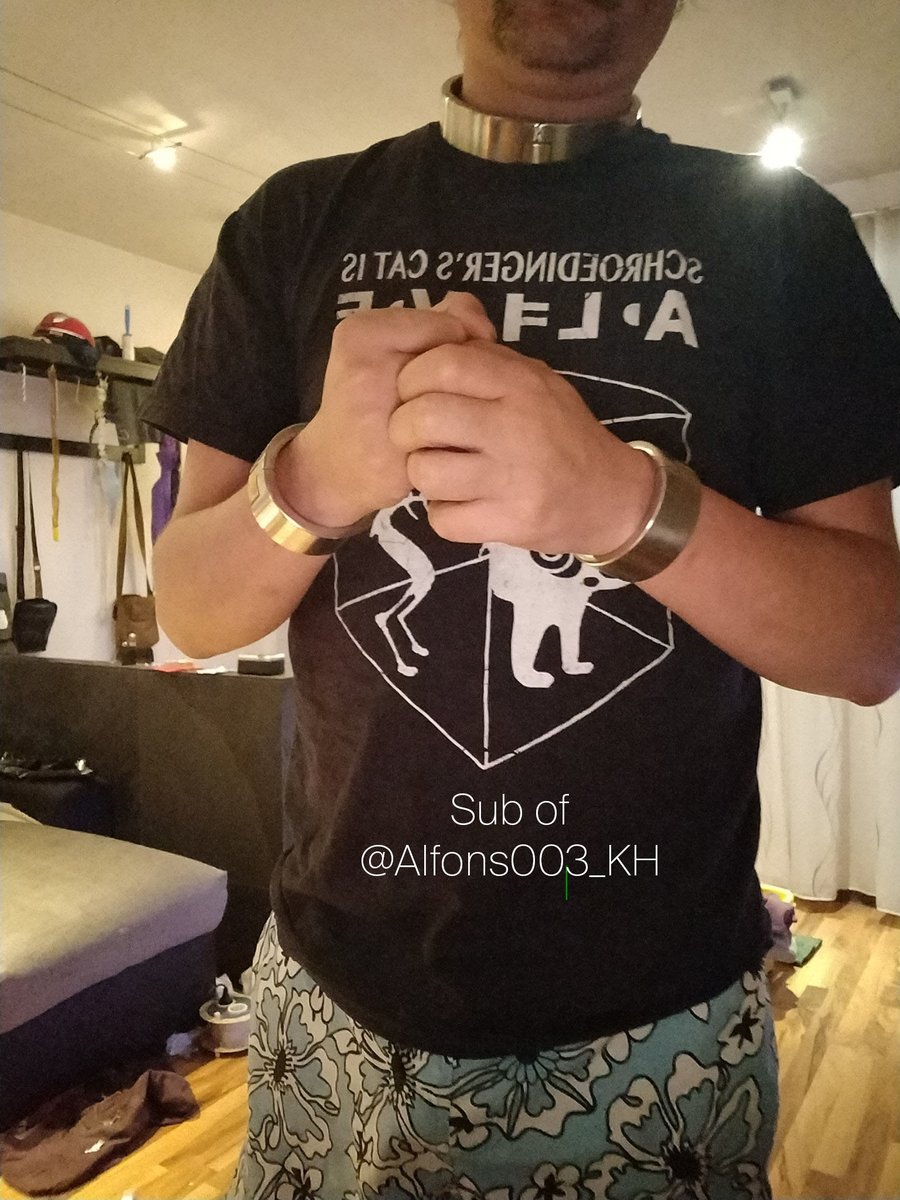 Alfons003_KH's tweet photo. Boy @Kitzn2 and his new #steel #handcuffs and #collar

Waiting for delivery of leg cuffs too.

I love steel bondage, especially lockable one :P

what is your most favorite piece of equipment?

#teamlocked #denial #lockedmen #steel #chastity #bdsm #gay https://t.co/vV5vpELrhq