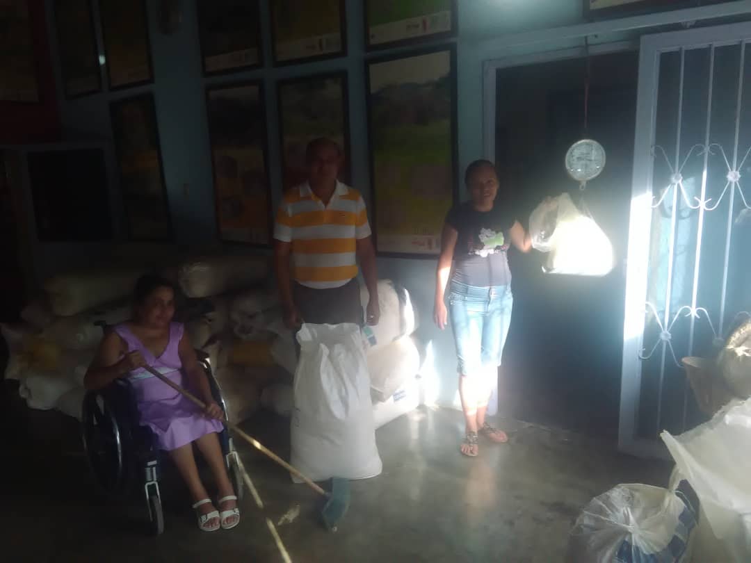 MOSUPDIS1's tweet photo. Gobierno nacional apoya al sector con discapacidad q se ha sumado a la producción nacional #CriadeCochinoyGallinas para el desarrollo agrícola de la nación #Barinas #Mosupdis #ArgenisChavez @dcabellor @NicolasMaduro @MervinMaldonad0 @santosmorenook @Conapdis @sramirez_fp https://t.co/FDlNHbwteN