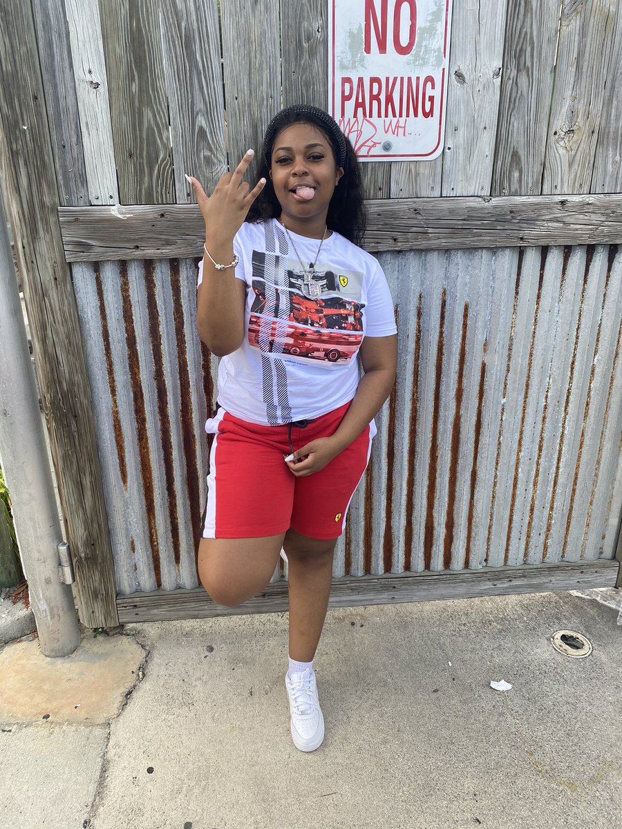 _flyshitonlyy's tweet photo. I been having my way with this shitt🐎 #ferrarigirl! https://t.co/4LS2sv6XFb