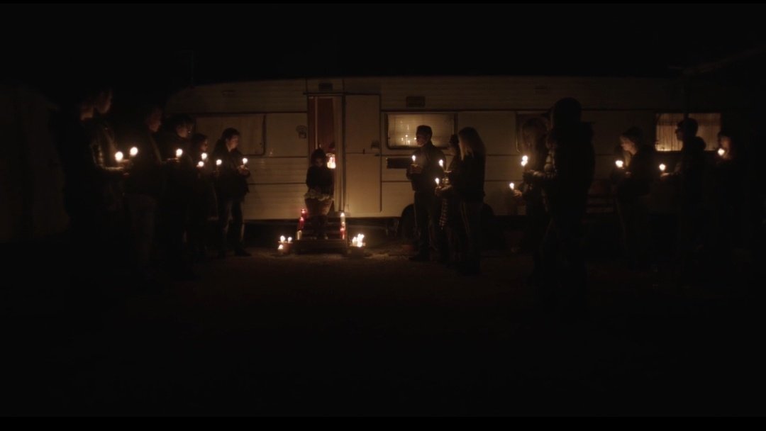 "Inverno" (Giulio Mastromauro, Italia, 16', 2020)
🎟️ Vincitore dei David di Donatello 2020. Toccante e delicato, un pezzo della vita di un bambino, solo e non benestante, che affronta le difficoltà della vita,tra cui la morte della madre.
🎦 Dove trovarlo: raiplay.it/video/2020/05/…