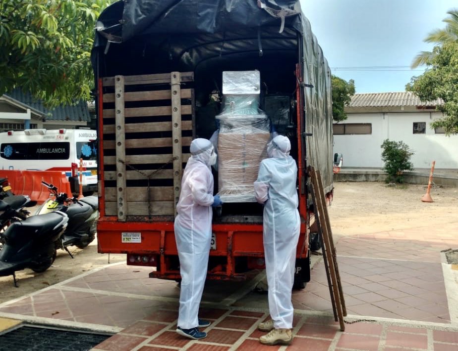 MinSaludCol's tweet photo. De acuerdo a nuestro compromiso, hoy entregamos en Magangué, Bolívar, 10 ventiladores que permitirán ampliar la capacidad de atención de pacientes con COVID-19 en el municipio. #PrevenciónYAcción https://t.co/9y1RLKoM0p