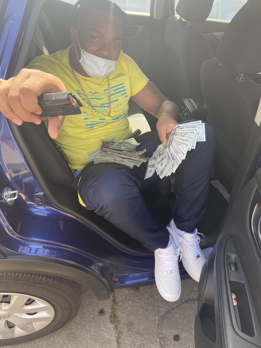 6o_viC's tweet photo. F&N On Me Stuffed Down With Them Blue Tips ππ€Niggas Think Imma Licc But They Gone Be The 1βs To Get Stripped π€§π¦
#LLMailMan https://t.co/SGWkB8pXEb