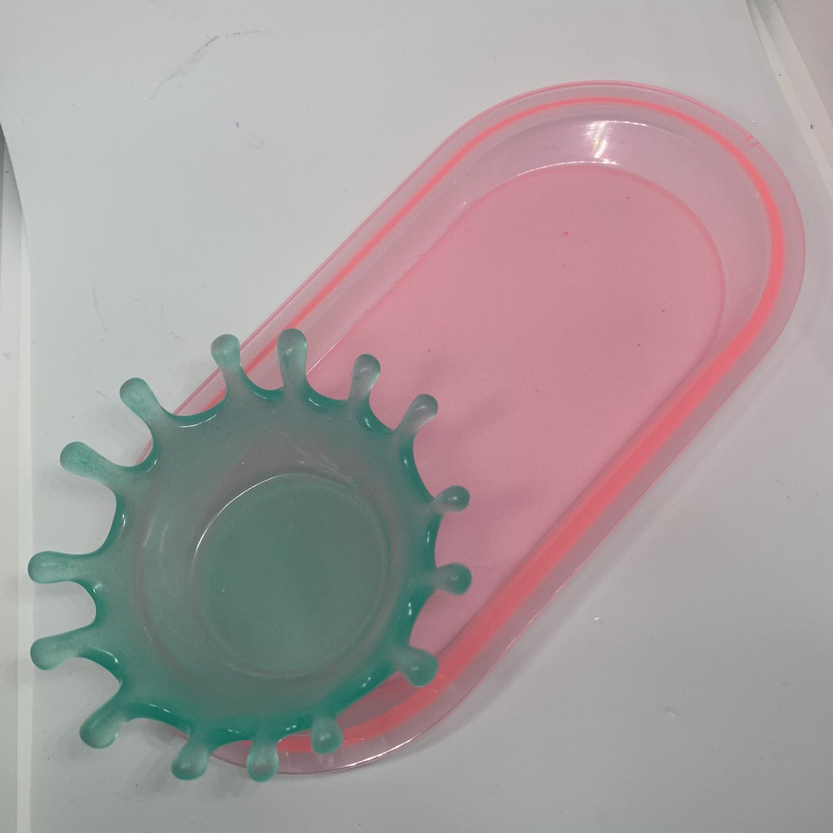 XoX0_Ari's tweet image. I call it Miami Vice! 

Custom Mini Rolling Tray With Ashtray 

Sets will be on my site! Launching 7/25! 

#BlackGirlsCraft #WebsiteLoading #GlowInTheDarkAshtrays #RetweetForMe