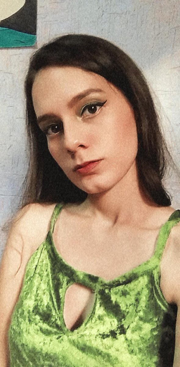 H e l e n tweet media