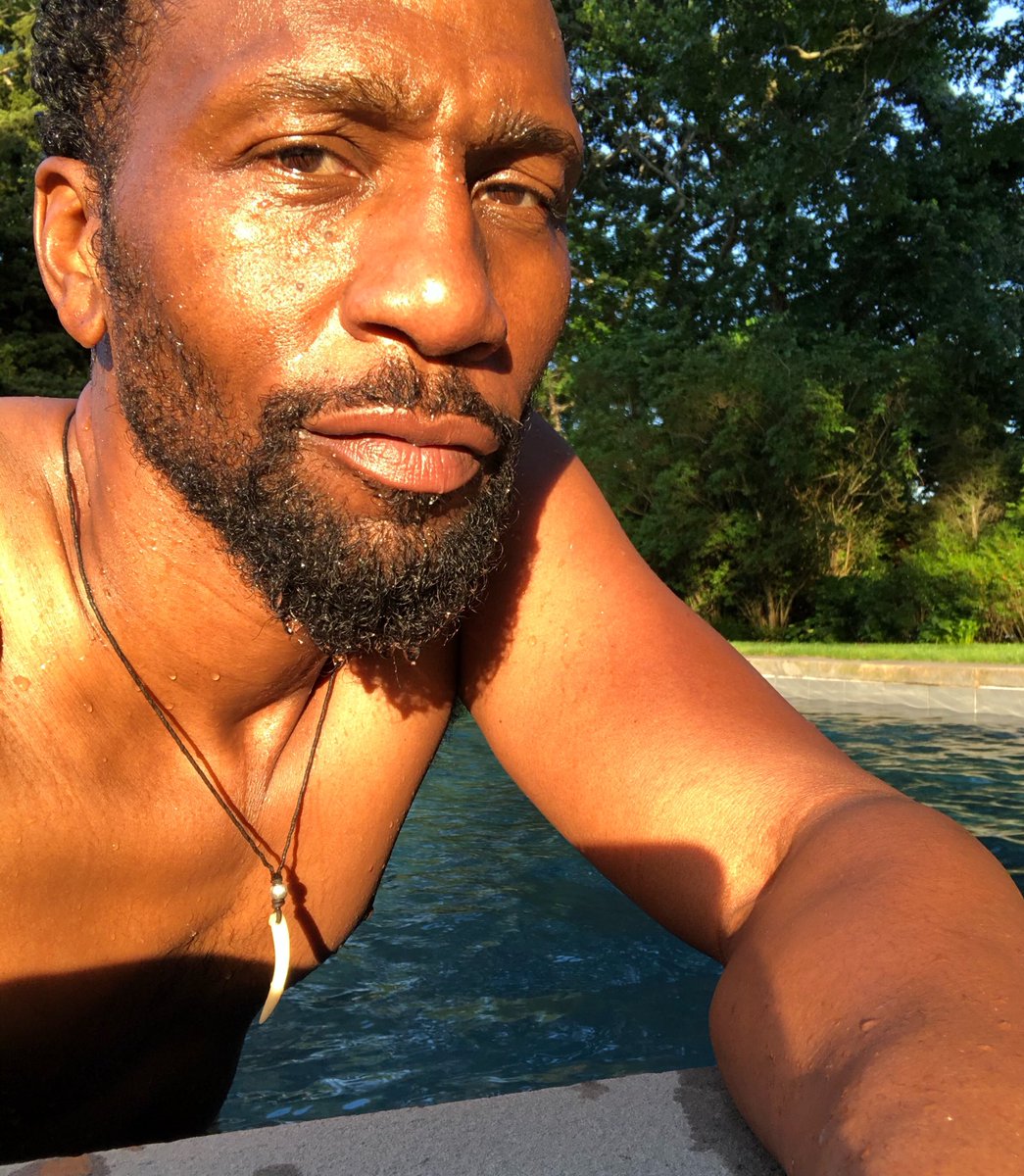 justleon's tweet photo. Yes, I’m #drippingwet
Love that #swim at #sunset
Enjoy your #holiday
#redtones #sunsetswim #sunsetphotography https://t.co/8LA44mUFcB