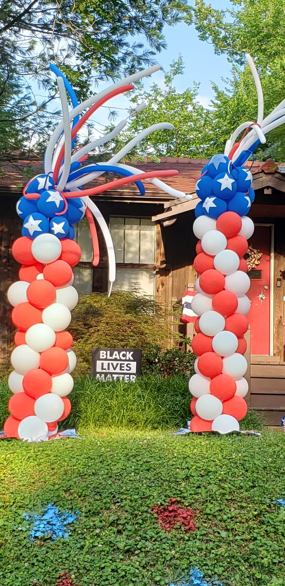 amywhited's tweet photo. #webstergroves #reverseparade #4thofJuly2020 #BlackLivesMattters https://t.co/bVBjuSZZyo