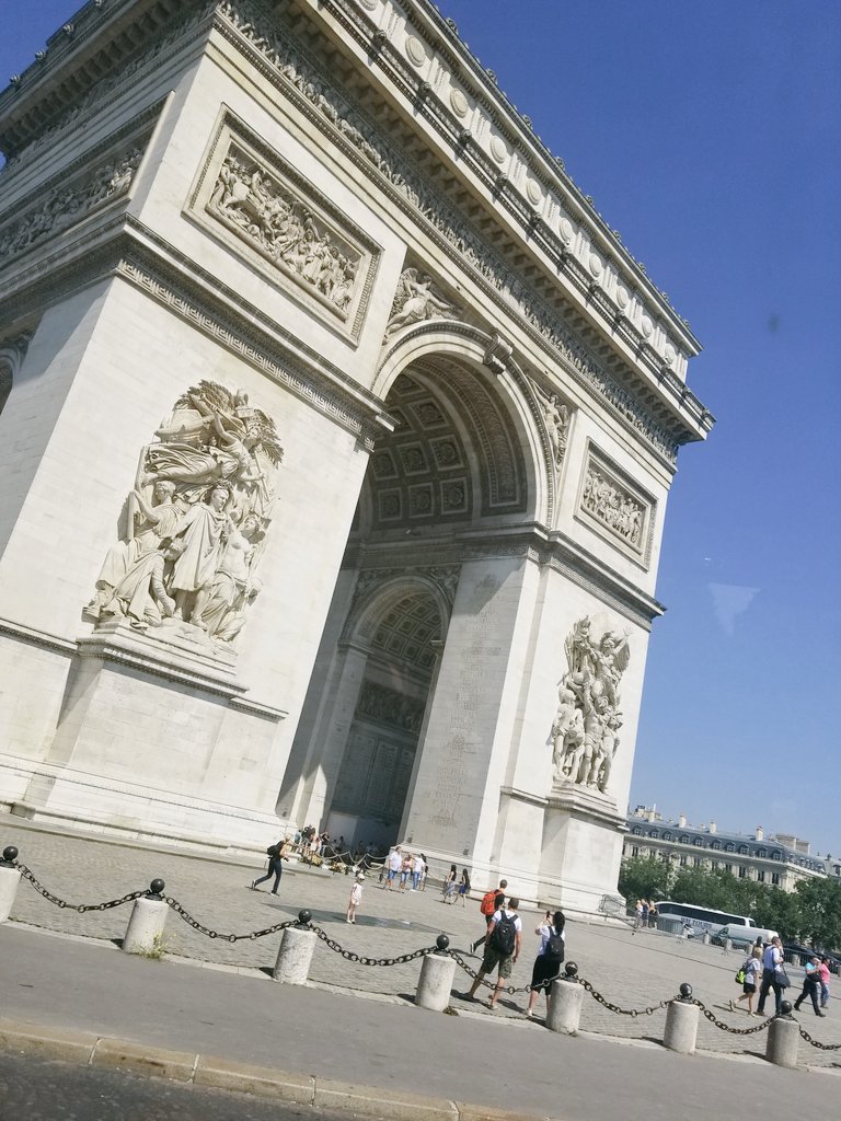 pandaberface's tweet photo. #AllCountriesMatter 

From my trip to Paris! So lovely! Much better than this crusty country! https://t.co/PBqmE1LH5M