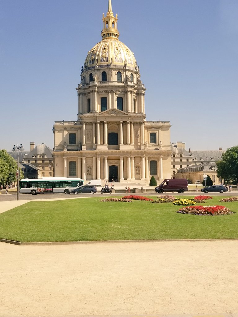 pandaberface's tweet photo. #AllCountriesMatter 

From my trip to Paris! So lovely! Much better than this crusty country! https://t.co/PBqmE1LH5M