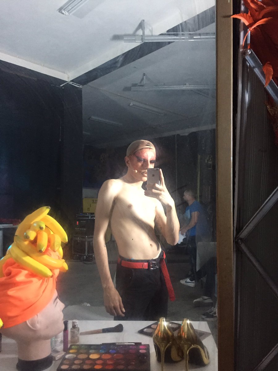 rataoisdead's tweet image. @ backstage || #clockdown