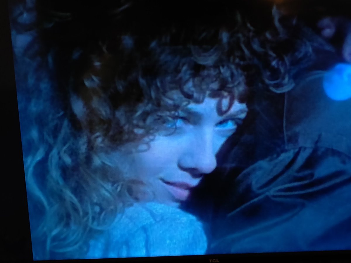 bmovieenema's tweet photo. That's a wonderful way to end your little mystery movie. Kinda sexy too!
#HowlingWithFilmSeizure #Howling5 https://t.co/I2crg259si