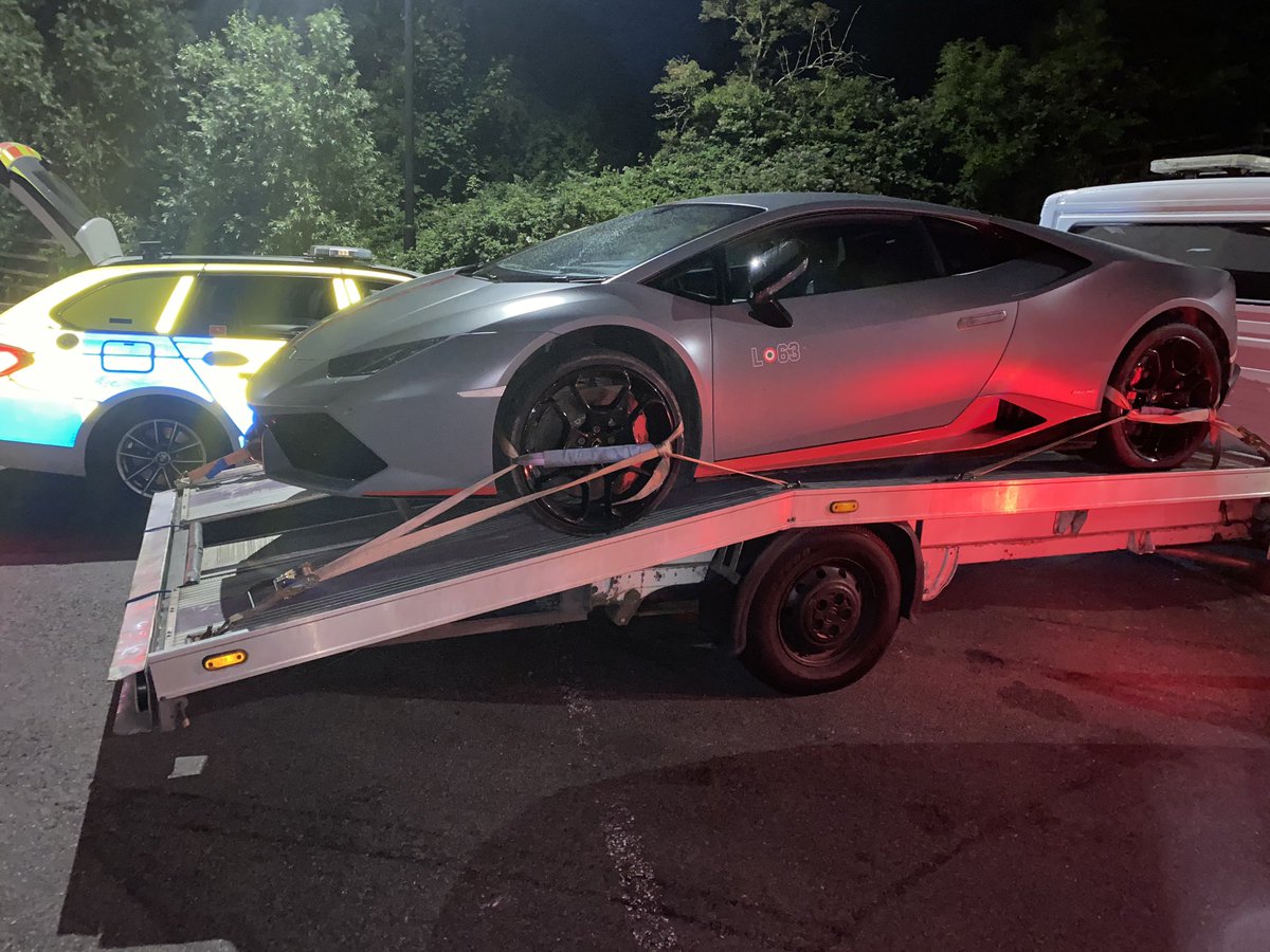 This #Lamborghini failed to stop for us tonight in #Bristol. It reached speeds of 130mph+ on the #M32.
However we all know the story of the Tortoise and the Hare. 
Tortoise 1, Hare nil. Driver will be put before the courts for various driving offences.