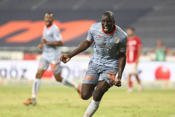 While the breakthrough came late, Demba Ba (yes, THAT Demba Ba) broke through Analyaspor's defense in the 71st minute and opened up a 5 point gap for İstanbul Başakşehir at the top of the table. Elijero Elia would add his name to the score sheet in the 97th minute.