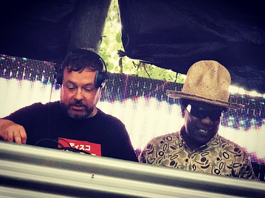 Got sent this pic of me making a silly wisecrack with (a slightly late) normanjaymbe 🙏this time last year for the #afterdarkibiza stage at @backofbeyondfstvl Brought it all back .. My face says it all 😂