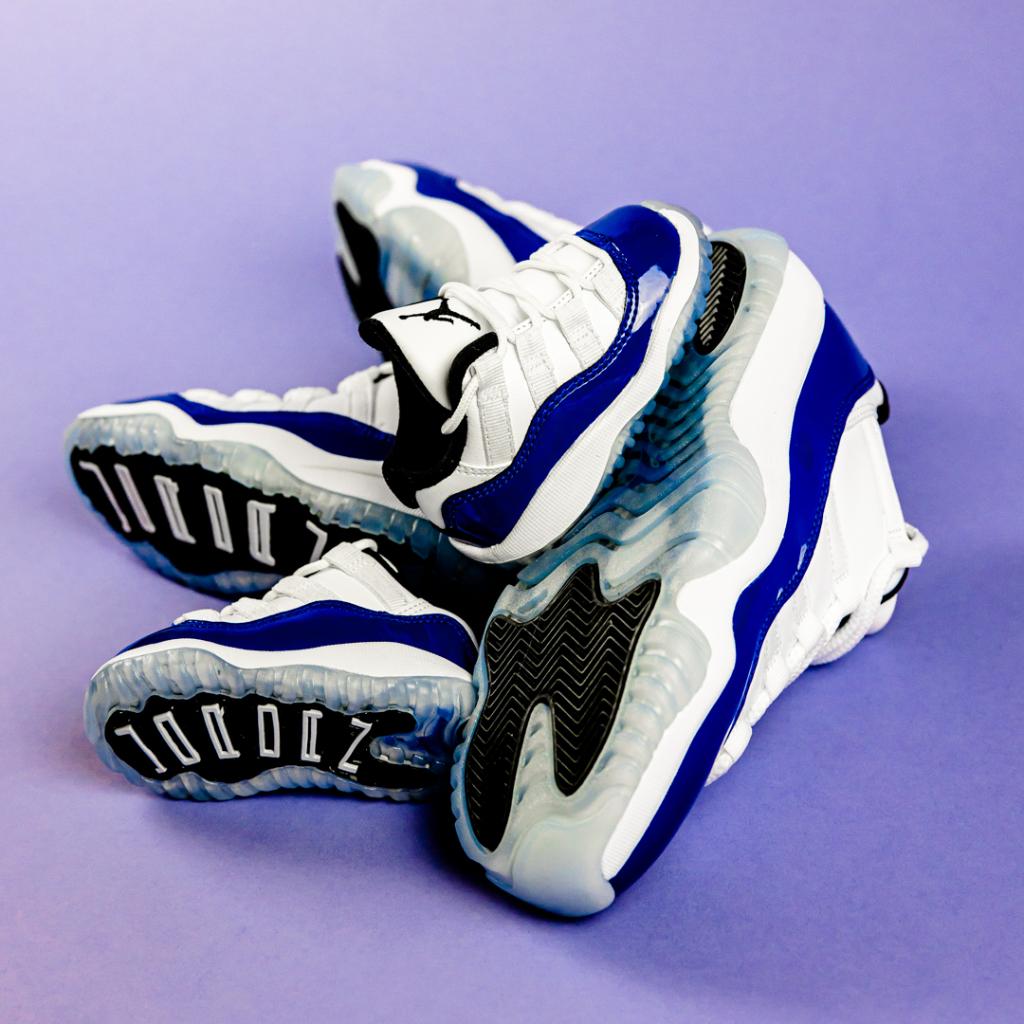 kids foot locker retro 11