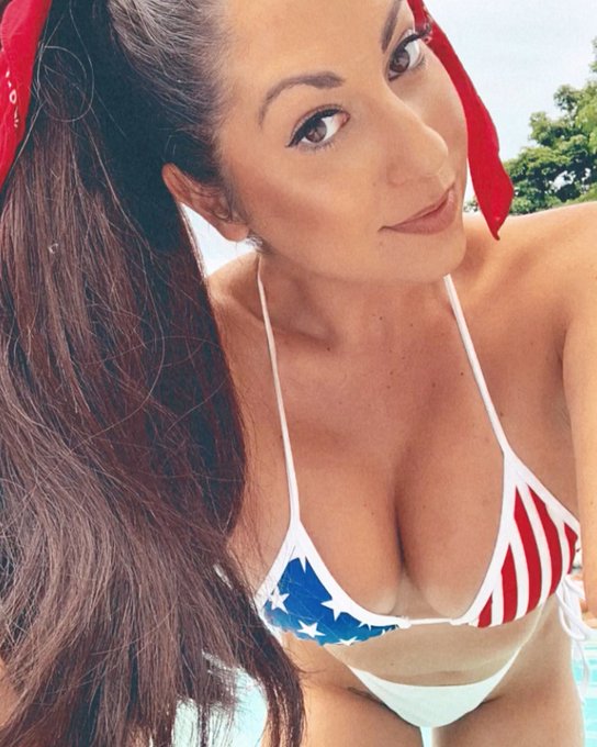 ❤️🤍💙 happy 4th of July! https://t.co/YIDWKyiNMe<a href="/tag/humpday"class="tags"><span>#humpday</span></a>