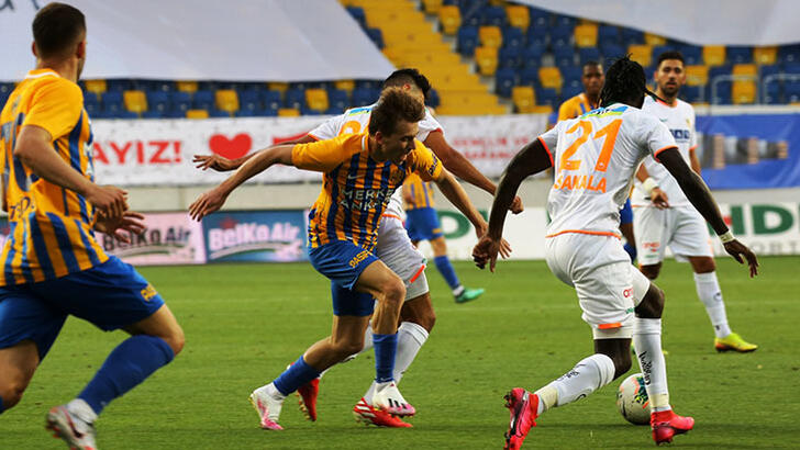 Super LigBottom of the league Ankaragücü faced a dismemberment at the hands of Alanyaspor, with the home side only scoring once in response to the 4 goals they conceded.