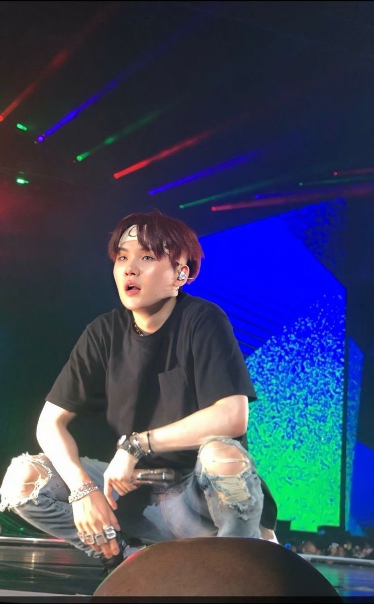 CHARMINGMYG's tweet photo. would u slap ur 5th @ just to see yoongi this close?? https://t.co/Ox9A4moH0W