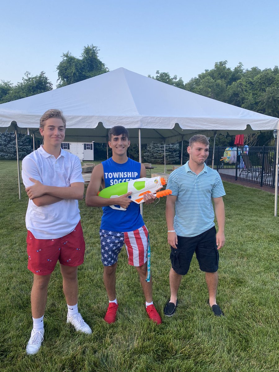 2020Fths's tweet photo. wow. way to be JD. peace out gents https://t.co/hgZIyE57UX