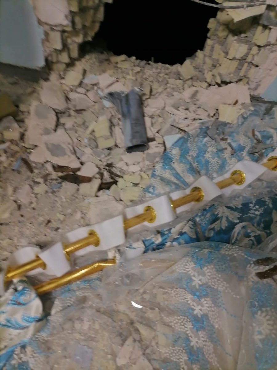 يقصفون السفارة توكع على بيوت الناس
هذا الطفل شنو ذنبه هسه بالجملة العصبية

شنو ذنب الناس الي نهجمت بيوتها؟
انتو مو مقاومة
انتو مو حشد
انتو عصابات إرهابية

#المليشيات_ارهاب_يقتلنا