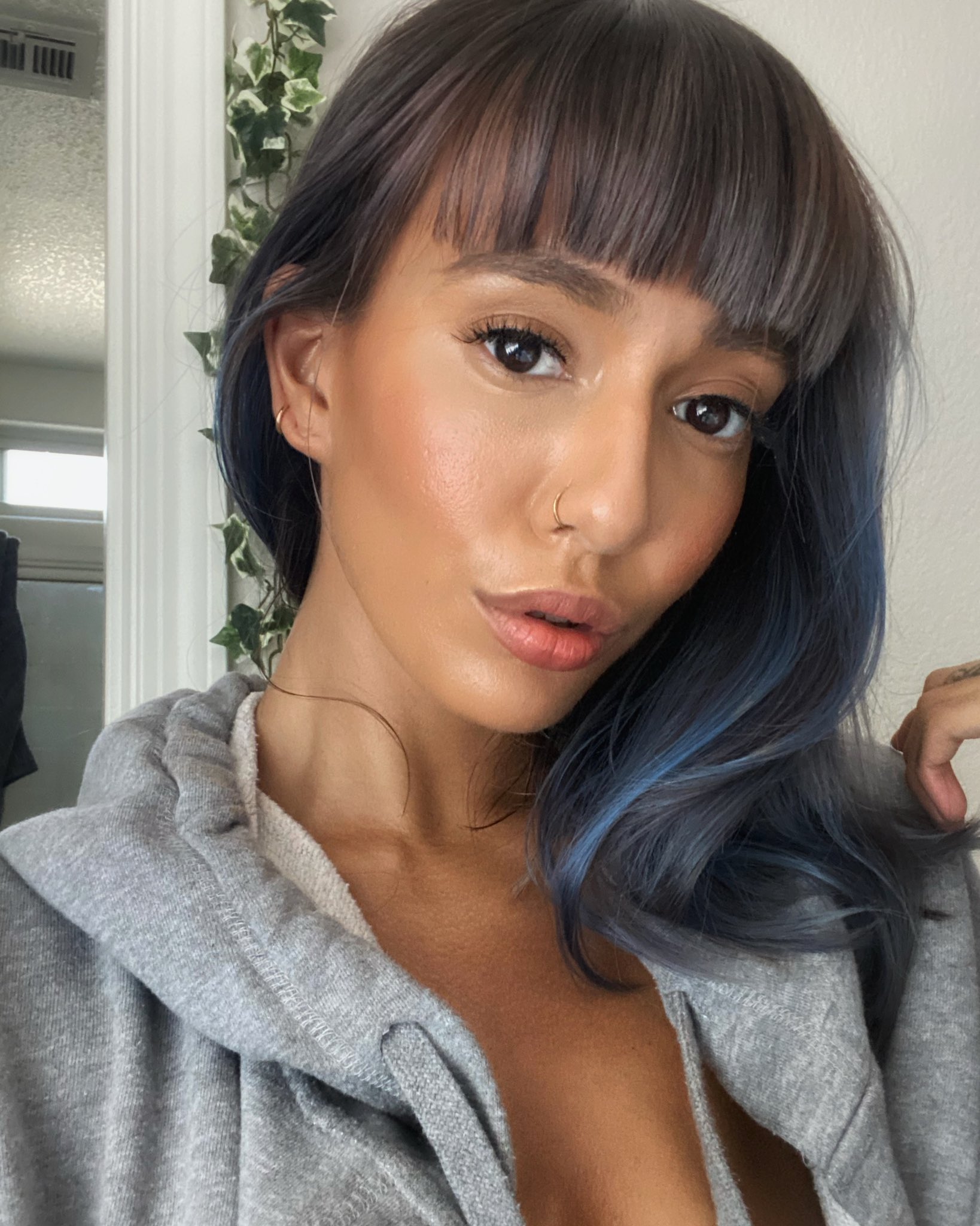 i posted this on instagram so im here to remind u im very cute. https://t.co/lQBmtMcAdQ